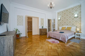 Victoriei Yellow